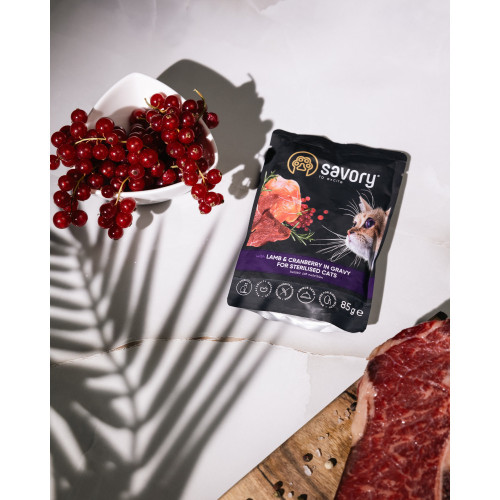 Влажный корм Savory для стерилизованных кошек, ягненок с клюквой в соусе, 85 г